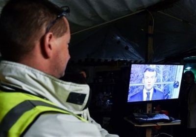 ماكرون يدعو الفرنسيين للقبول بالواقع