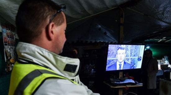 ماكرون يدعو الفرنسيين للقبول بالواقع