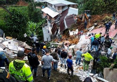 سقوط قتلى وعشرات المفقودين في انهيارات أرضية بإندونيسيا