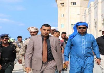 في زيارة رسمية.. محروس يغادر سقطرى متجهاً إلى الإمارت