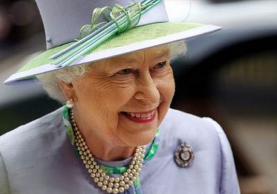 نظرا لشجاعته.. ملكة بريطانيا تكرم مواطناً عدنياً بـ 50 جنيه إسترليني