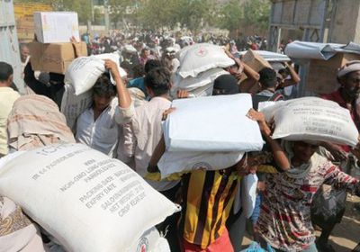 تقرير حقوقي يفضح نهب الحوثي لـ 88 سفينة و697 شاحنة إغاثة