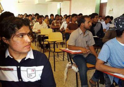 محافظ شبوة يتفقد سير امتحانات «كلية النفط والمعادن»