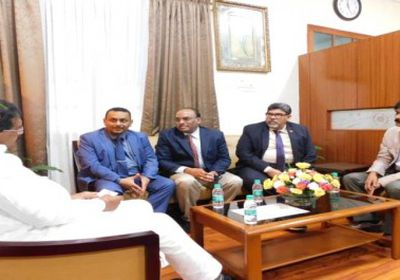 بحث سبل التعاون الصحي بين اليمن والهند 