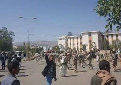 بسبب وجبة إفطار.. مليشيا الحوثي تعتقل طلاب كلية المجتمع بصنعاء