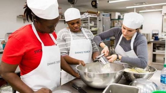 مطعم أمريكي يمد يد المساعدة للاجئين