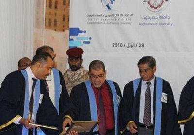بدء توزيع شهادات التخرج الكرتونية بجامعة حضرموت (تفاصيل)   