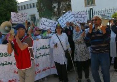 بالنعوش.. احتجاجات وإضرابات عامة لنقابات التعليم بالمغرب