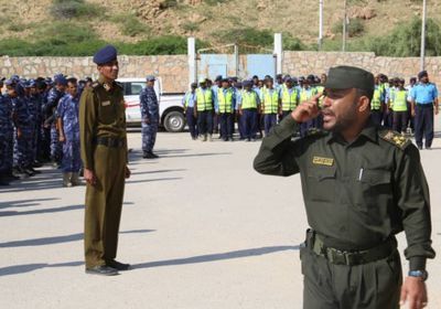 حقيقة الشخص الذي تم ضبطه في أحد المحال التجارية بالمكلا