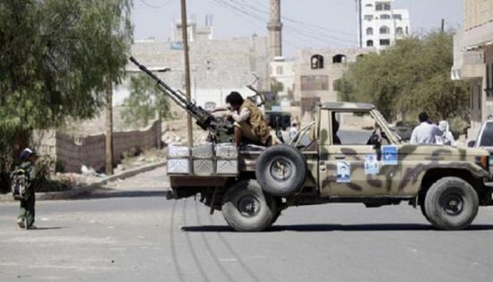 ناشط: الحوثي يعرقل مرور القوافل من ميناء الحديدة