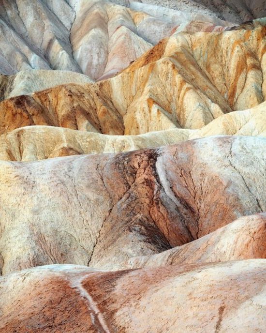 لوحة فنية على ظهر كوكبنا لجبال ولاية كاليفورنيا