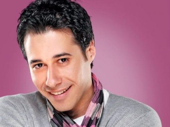ممثل مصري يحصل على عرض للتمثيل بفيلم أمريكي ويفاجأة أنه "إباحي"