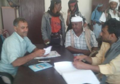 صرف رواتب أفراد اللواء 111 مشاة بمديرية أحور 