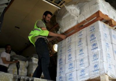 مسؤول بلجنة الإغاثة: الحوثيون يحتجزون 72 شاحنة من المساعدات