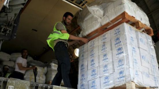 مسؤول بلجنة الإغاثة: الحوثيون يحتجزون 72 شاحنة من المساعدات