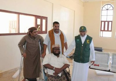 مدير مكتب مركز الملك سلمان للإغاثة يلتقي بالمعاقين في المهرة (تفاصيل)