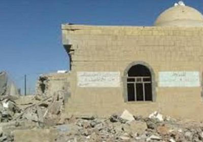 إصابة ٤ مدنيين في قصف مليشيا الحوثي لمسجد الأنصار بالحديدة