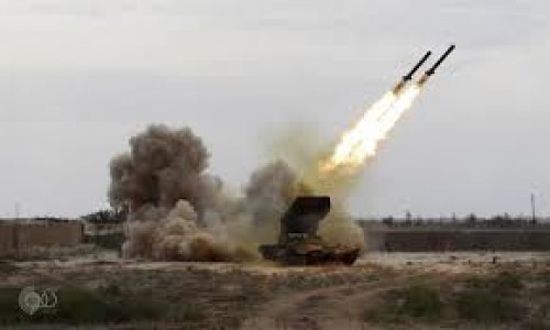 اعتراض صاروخ  حوثي فوق معسكر "خالد" بالساحل الغـربي
