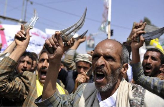 بالوثائق.. الحوثي يحقق المليارات من سرقته للغاز في محافظة المحويت