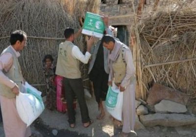 توزيع 600 سلة غذائية للنازحين في مأرب