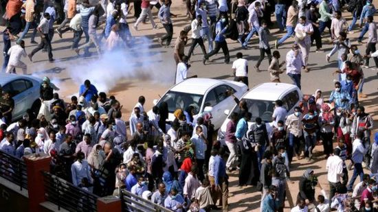 إصابة 9 متظاهرين بطلقات نارية بالسودان