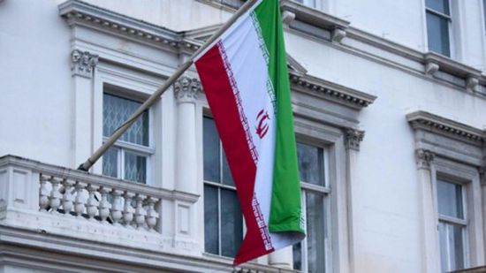 ناشطون يُهاجمون سفارة إيران في هولندا (فيديو)