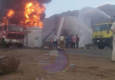 مفاجأة.. حريق مصافي عدن لايزال مشتعلاً