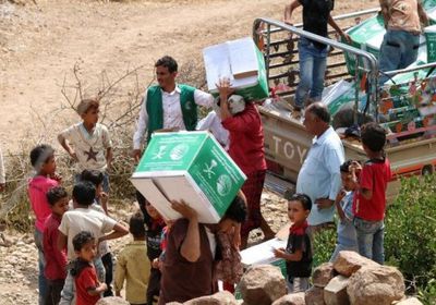مركز الملك سلمان يواصل توزيع السلال الغذائية بلحج