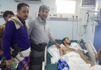 وكيل محافظة أبين يزور جرحى الحادث الإرهابي بقاعدة العند (صور)