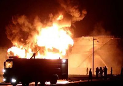 رغم جهود السيطرة عليه.. حريق مصافي عدن يشتد خلال الساعات الأخيرة