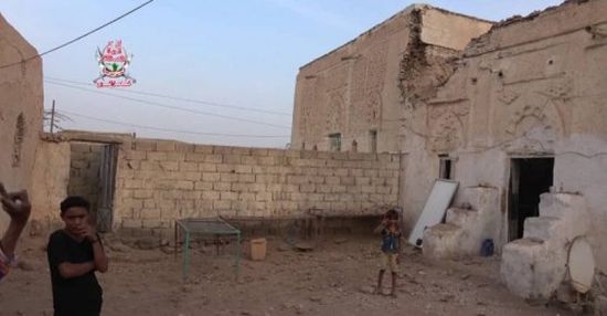 مليشيات الحوثي تواصل قصف منازل المواطنين في حيس 