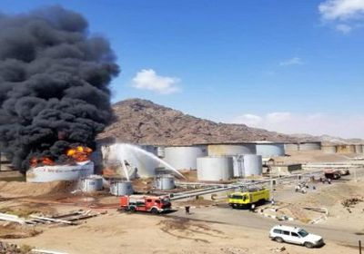 تفاصيل استمرار الحريق في خزان 313 بمصافي عدن 