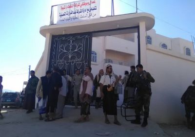 احتجاجاً على فصل موظف فاسد.. مسلحون يعطلون مكتب شركة النفط بشبوة