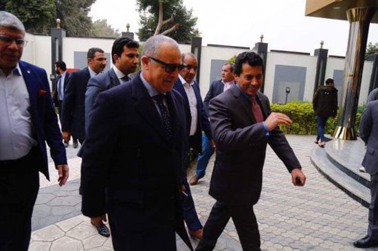وزير الرياضة المصري يناقش ترتيبات كأس الأمم الإفريقية