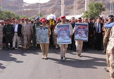 عاجل.. تشييع رسمي لجثمان اللواء طماح بقصر معاشيق (صور)