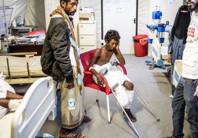 شاب يفقد قدمه بسبب لغم أرضي في الجبال