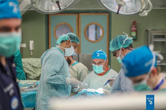 فريق جراحة ألماني يجري عمليات لأطفال غزة