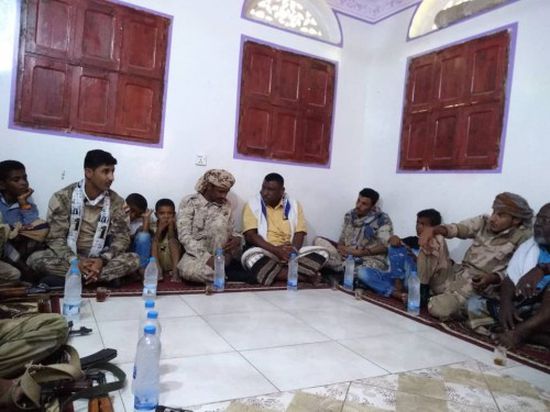 قيادات النخبة الشبوانية خلال زيارتهما لأسر الشهداء: مستمرون في تحقيق ماضحوا لأجله