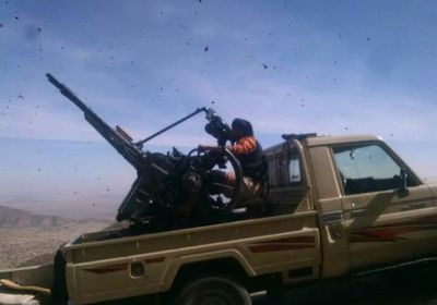 بعد اختفائها عدة أشهر.. طائرة استطلاع حوثية تحلق في سماء جبهة ثرة