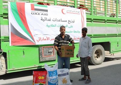 الهلال الإماراتي يقدم مساعدات إنسانية لنازحي عدن ولحج