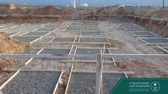 البرنامج السعودي ينتهي من وضع أساسات مدرسة في حديبو سقطرى