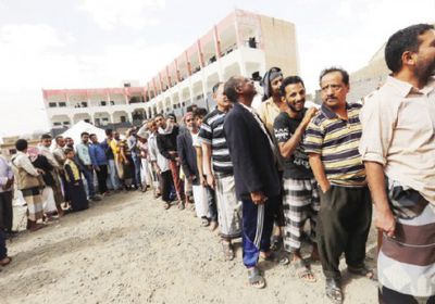 بالأرقام.. المليشيات تسرق رواتب الموظفين في أماكن سيطرتها (تفاصيل)