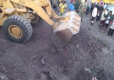 بعد توقفه ساعات.. إعادة الحركة لخط السير بردفان