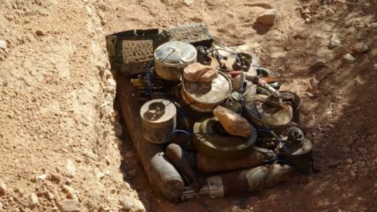 تفجير مخلفات الحرب والألغام الحوثية بأبين (صور)