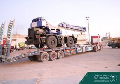 وصول رافعة بقدرة 30 طن من السعودية إلى ميناء نشطون