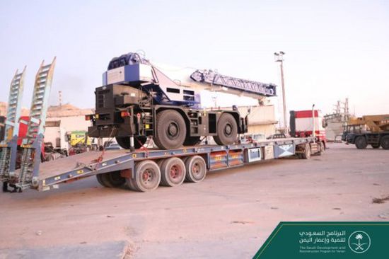 وصول رافعة بقدرة 30 طن من السعودية إلى ميناء نشطون