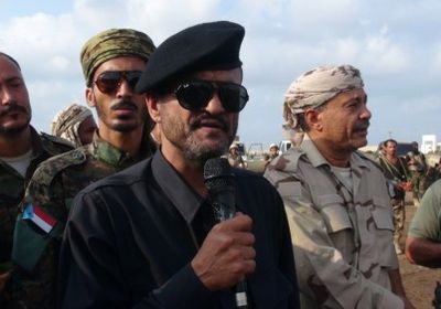 شاهد.. مدير أمن عدن يغني للانتصارات على الإرهاب