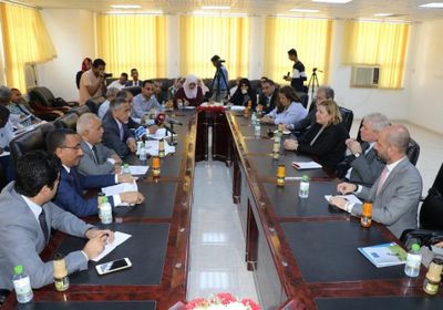 سفراء جهة دولية يزورون البنك المركزي في عدن 