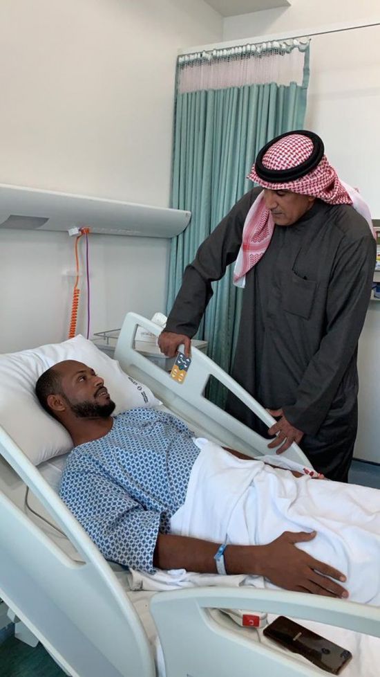 الرميثي يزور حارس المنتخب اليمني في أحد مستشفيات أبوظبي