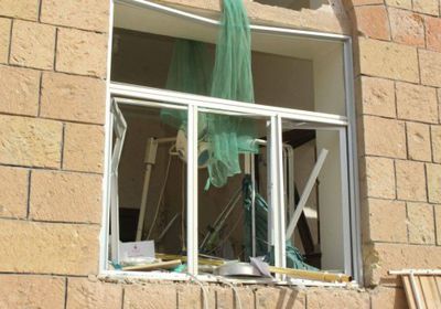 الانقلابيون يستهدفون مستشفى حيس ومدرسة خولة بقذائف الهاون (تفاصيل)